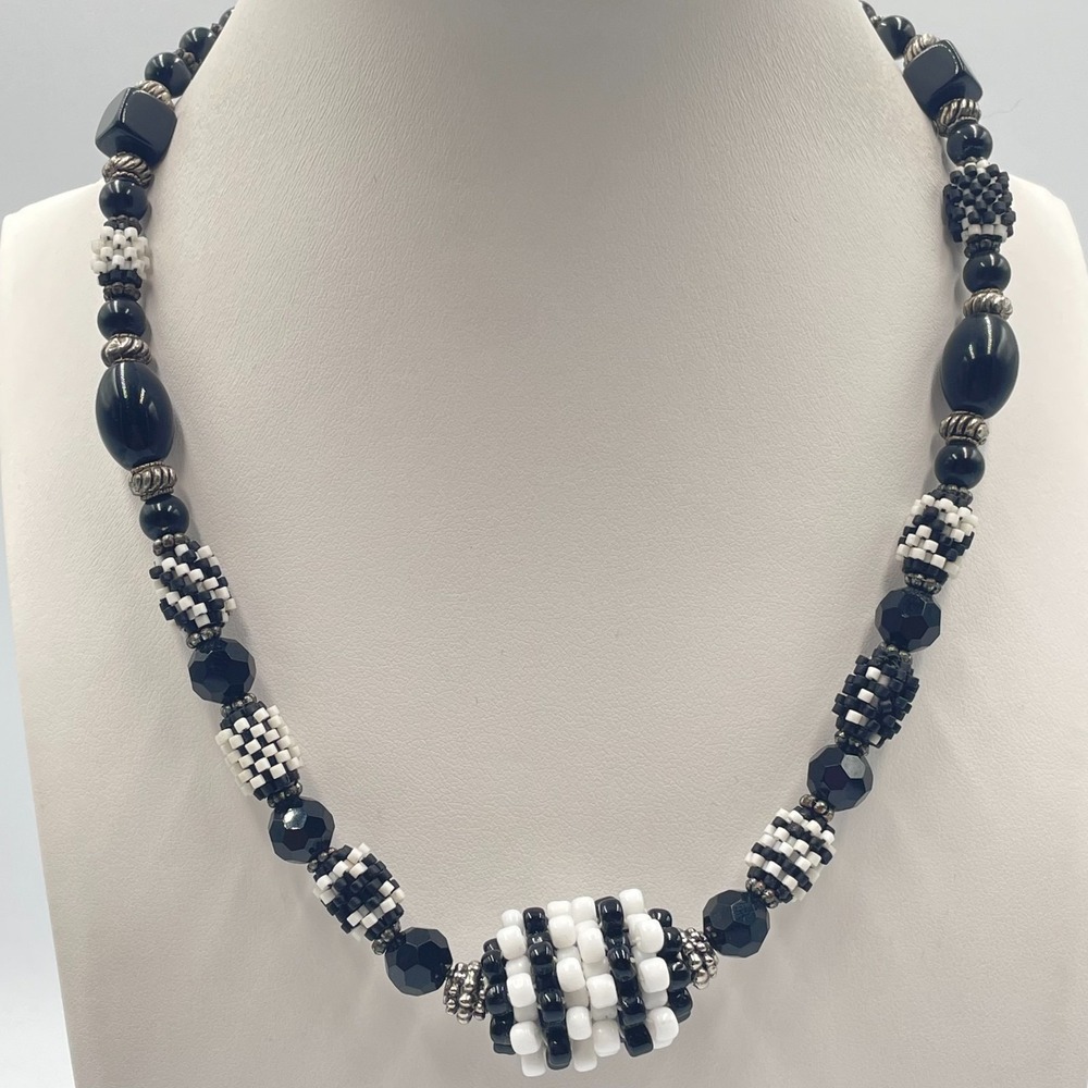 Vintage Black and White Woven Seed Bead Statement Necklace Retro Faceted Acrylic